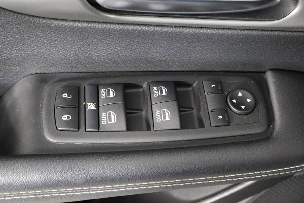 Used 2025 Chrysler Pacifica Select FWD image 22