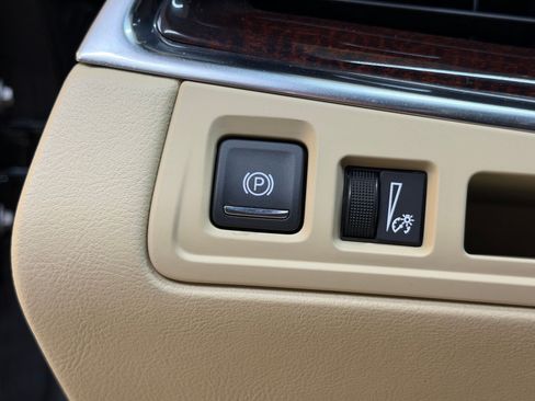 Used 2019 Cadillac XT5 Premium Luxury w/ Driver Assist Package FWD image 28