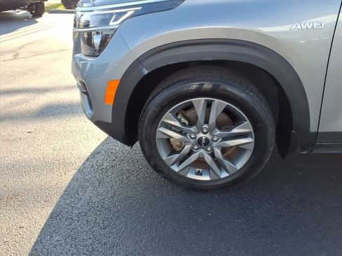 Used 2023 Kia Seltos S w/ Navigation Package image 17