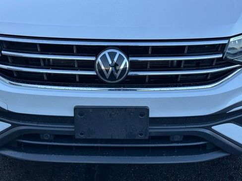 Used 2023 Volkswagen Tiguan SE AWD/4WD image 9