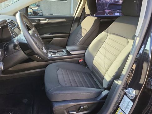 Used 2020 Ford Fusion SE image 19
