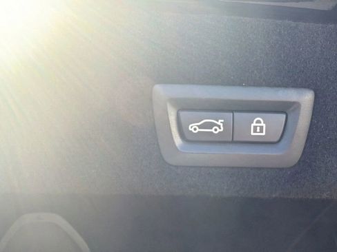 Used 2017 BMW 750i image 71