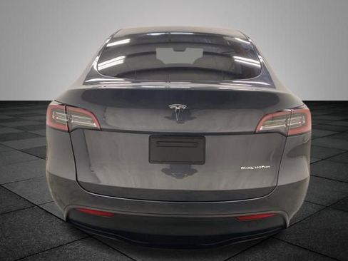 Used 2021 Tesla Model Y Long Range image 5