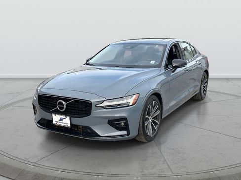 Used 2022 Volvo S60 B5 Inscription image 3