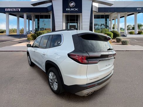 Used 2024 GMC Acadia Elevation w/ Luxury Package FWD image 4