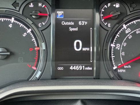 Used 2021 Toyota 4Runner SR5 Premium w/ Moonroof Package AWD/4WD image 26