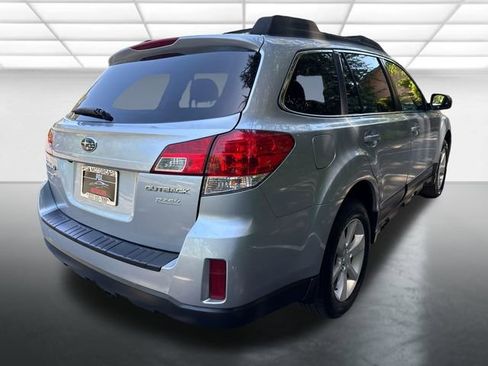 Used 2013 Subaru Outback 2.5i Premium AWD/4WD image 6