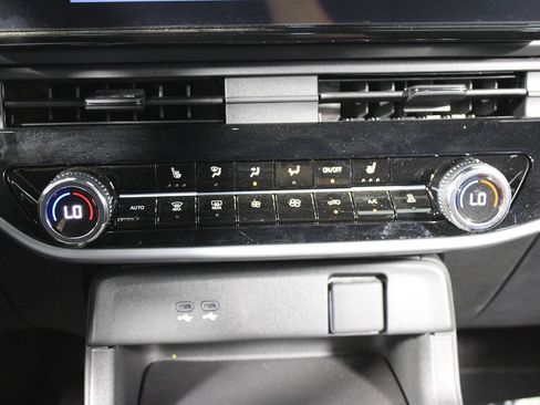 Used 2024 Honda Prologue EX image 16