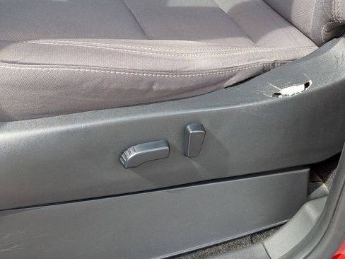 Used 2022 Nissan Frontier SV image 16