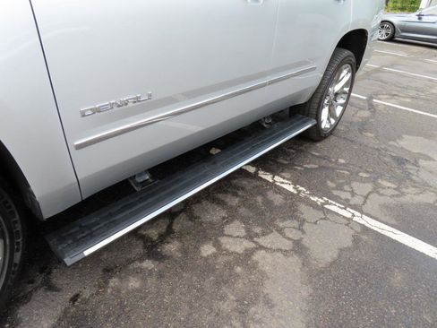 Used 2018 GMC Yukon Denali w/ Denali Ultimate Package AWD/4WD image 15