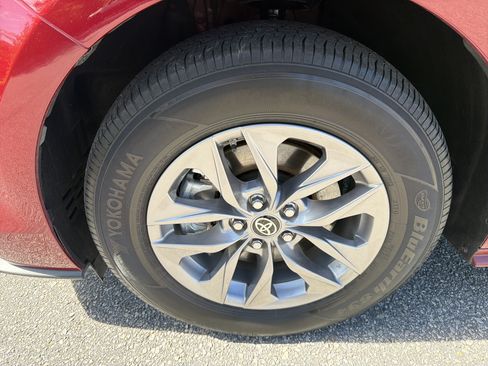 Certified 2025 Toyota Sienna LE w/ LE Plus Package FWD image 21