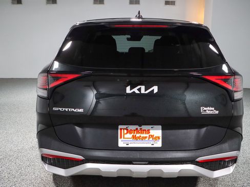 Used 2024 Kia Sportage LX image 8