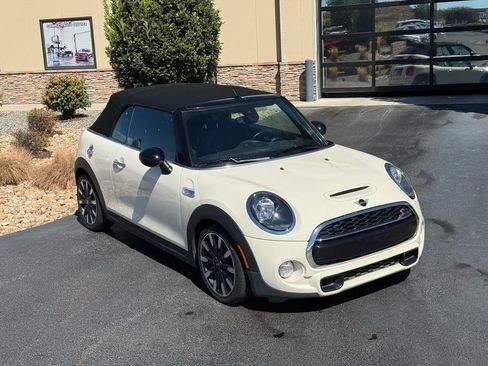 Used 2019 MINI Cooper S w/ Signature Upholstery Package FWD image 5