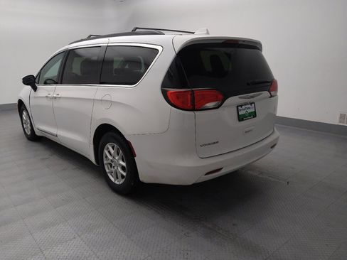 Used 2020 Chrysler Voyager Lxi image 5