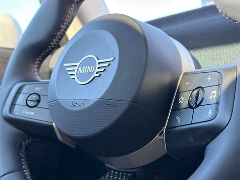 Used 2025 MINI Cooper 2-Door Hardtop image 19