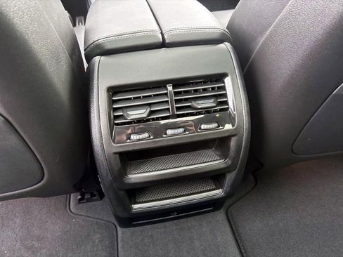 Used 2022 BMW X5 xDrive40i w/ M Sport Package image 32