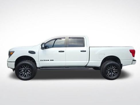 Used 2019 Nissan Titan SV w/ SV Convenience Package AWD/4WD image 2
