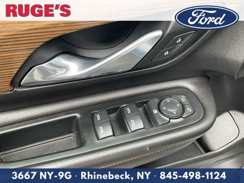 Used 2018 GMC Terrain SLE w/ Driver Convenience Package AWD/4WD image 17