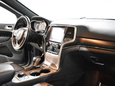 Used 2017 Jeep Grand Cherokee Limited w/ Luxury Group II image 32