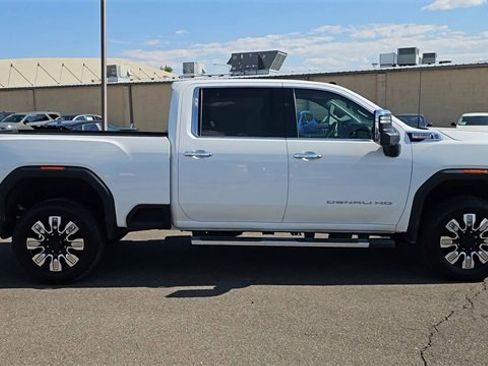 Used 2024 GMC Sierra 3500 Denali w/ Denali Reserve Package image 9