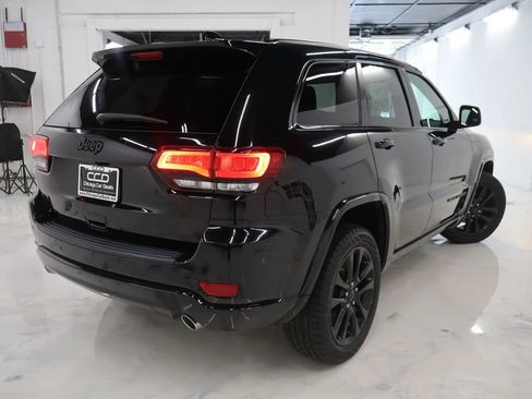 Used 2018 Jeep Grand Cherokee Altitude AWD/4WD image 8
