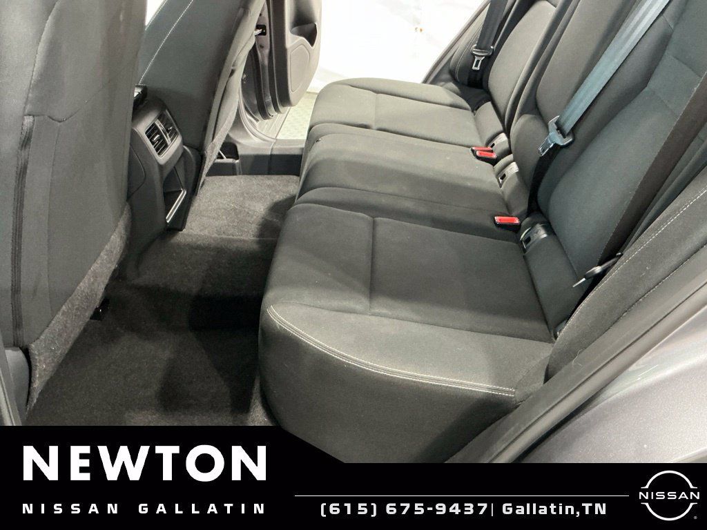 Used 2023 Nissan Rogue S FWD image 13