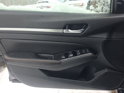 Used 2024 Nissan Altima 2.5 SR image 16