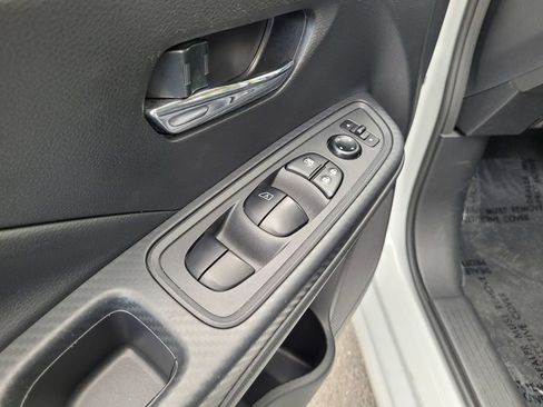 Used 2025 Nissan Versa SV FWD image 26