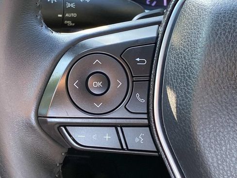 Used 2018 Toyota Camry SE FWD image 18