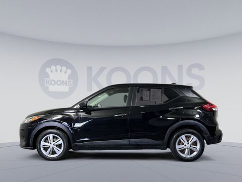 Used 2021 Nissan Kicks S image 2