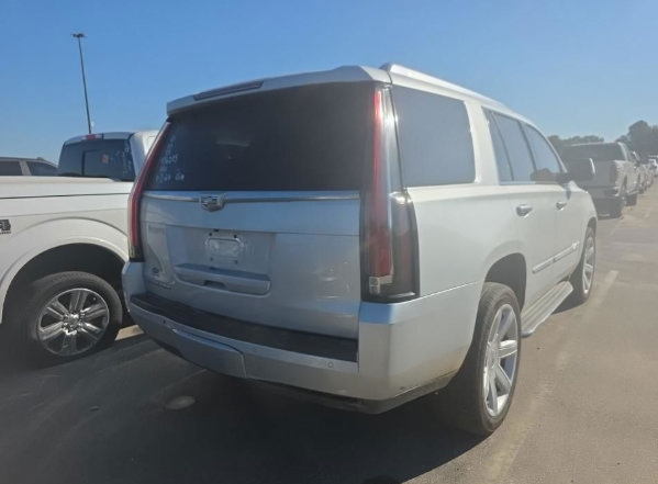 Used 2016 Cadillac Escalade Luxury AWD/4WD image 2