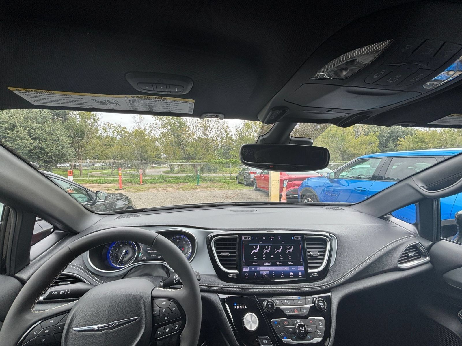 Used 2025 Chrysler Pacifica Limited FWD image 37