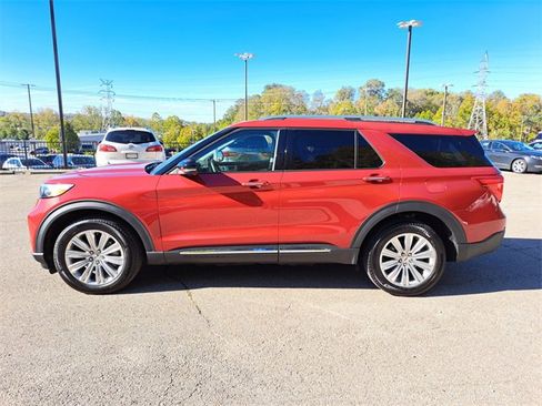 Used 2023 Ford Explorer Limited w/ Limited Technology Package image 2