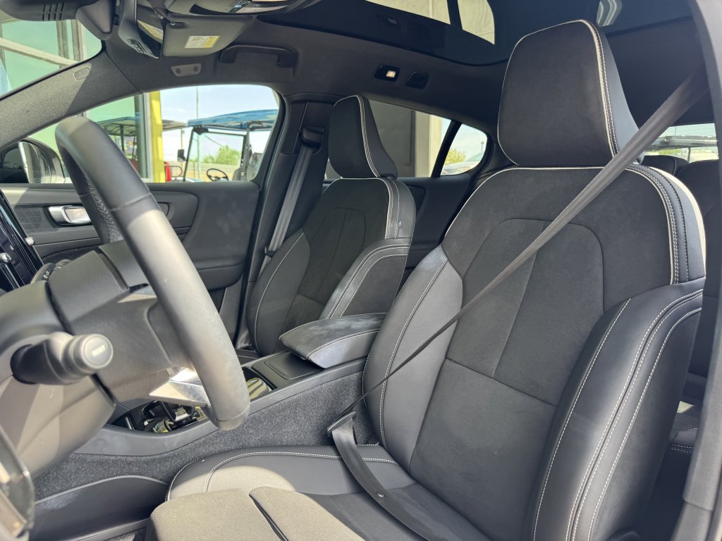 Used 2023 Volvo C40 P8 Recharge Plus w/ Protection Package Premier AWD/4WD image 32