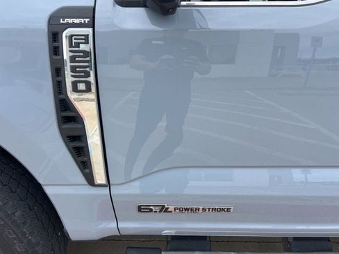 Used 2024 Ford F250 Lariat w/ Chrome Package image 7