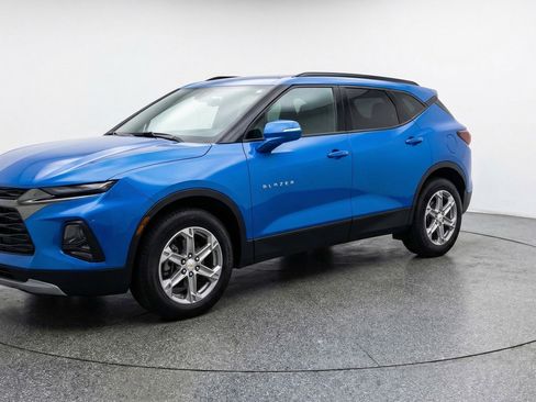 Used 2025 Chevrolet Blazer LT image 3