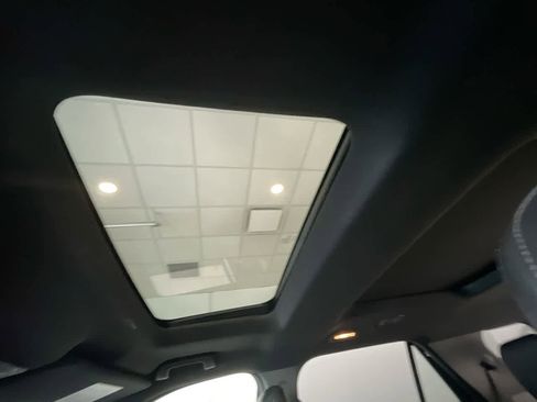 Used 2018 Ford Explorer XLT w/ Equipment Group 202A image 22