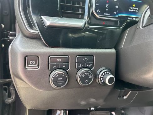 Used 2022 Chevrolet Silverado 1500 LT AWD/4WD image 17