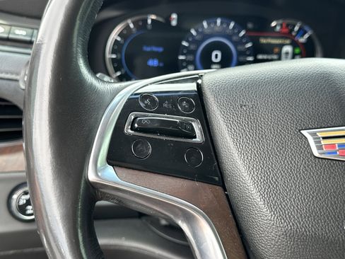 Used 2018 Cadillac Escalade Luxury AWD/4WD image 39