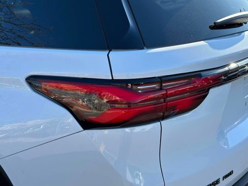 Used 2023 Chevrolet Traverse RS image 9