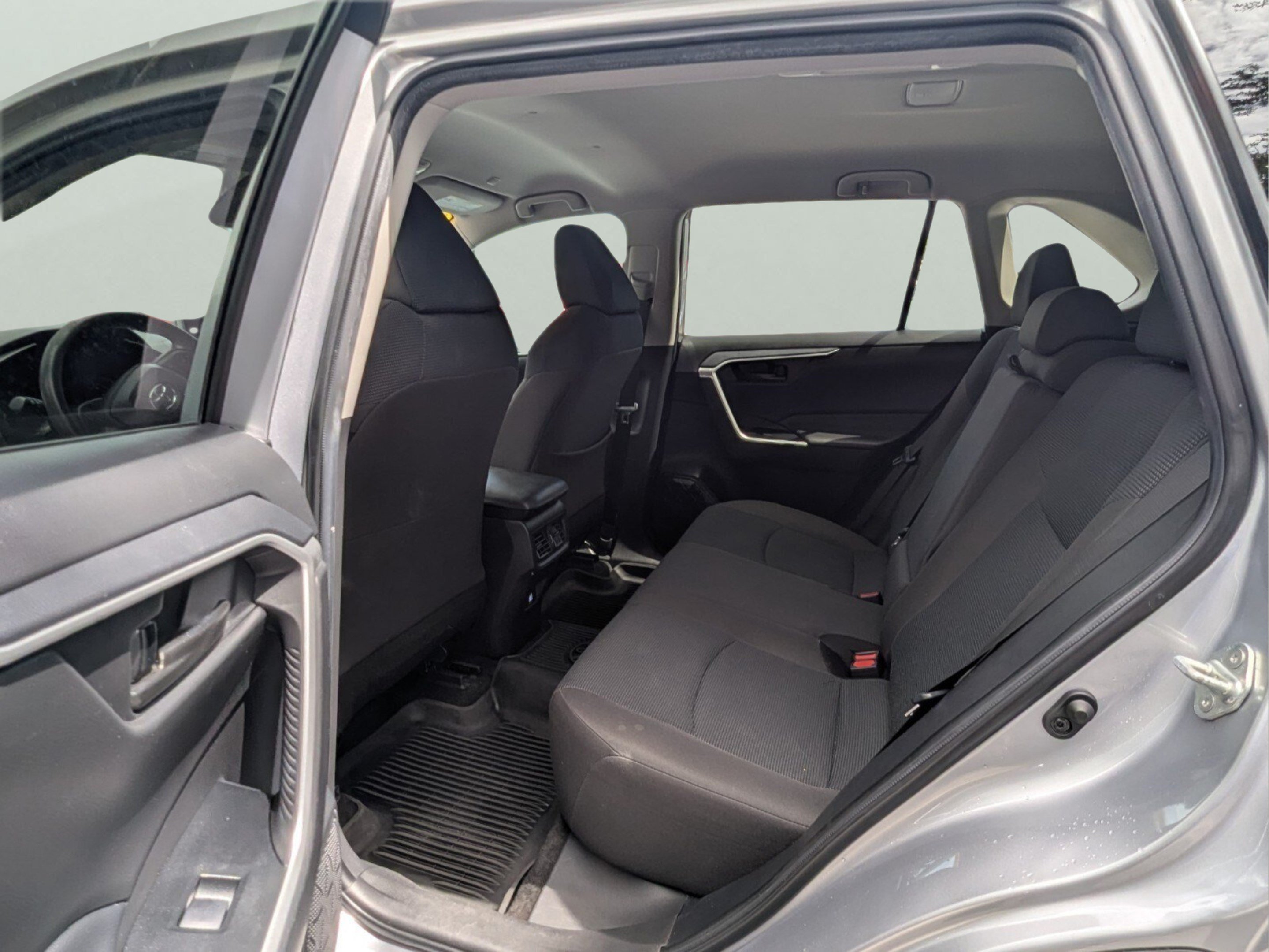 Used 2023 Toyota RAV4 LE FWD image 28
