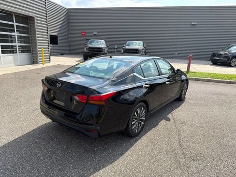 Used 2024 Nissan Altima 2.5 SV FWD image 5