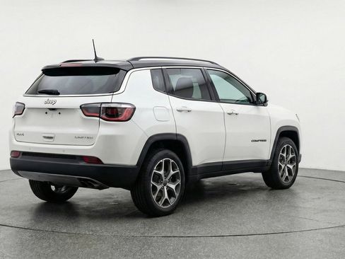 Used 2025 Jeep Compass Limited image 9