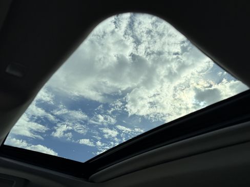 Used 2020 Toyota Highlander XLE image 21