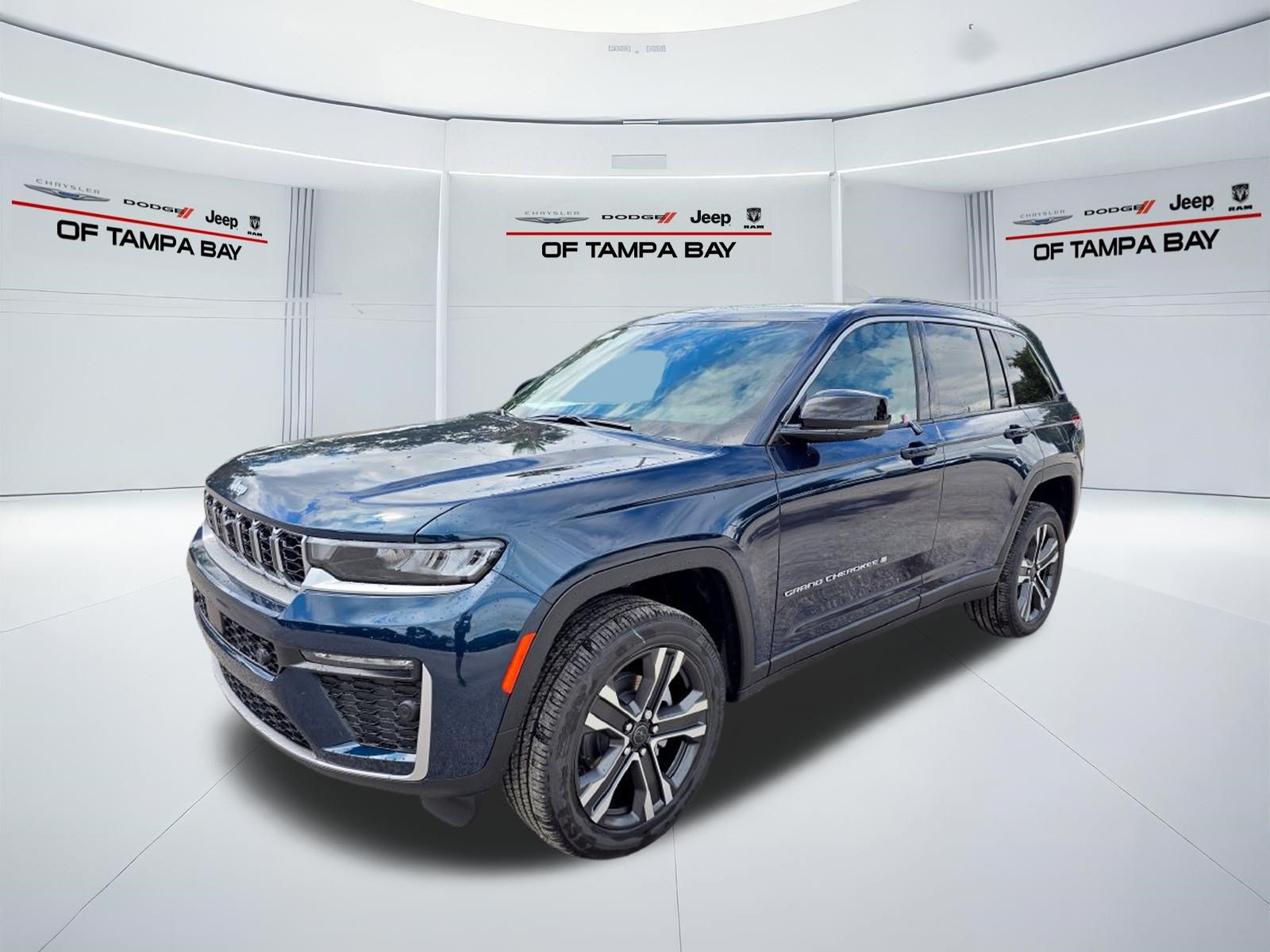 New 2027 Jeep Grand Cherokee Limited w/ Technology Group II AWD/4WD image 2