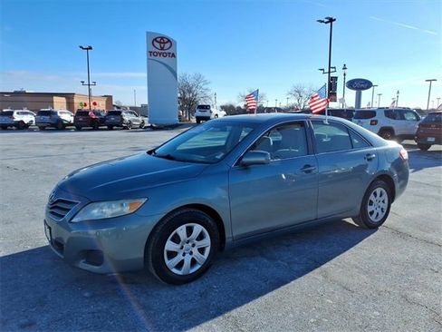 Used 2011 Toyota Camry LE image 7