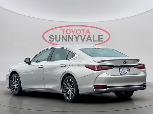 Used 2025 Lexus ES 300h w/ Premium Package image 7