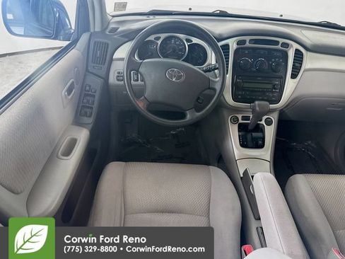 Used 2005 Toyota Highlander 4WD V6 w/ 3rd Row image 20