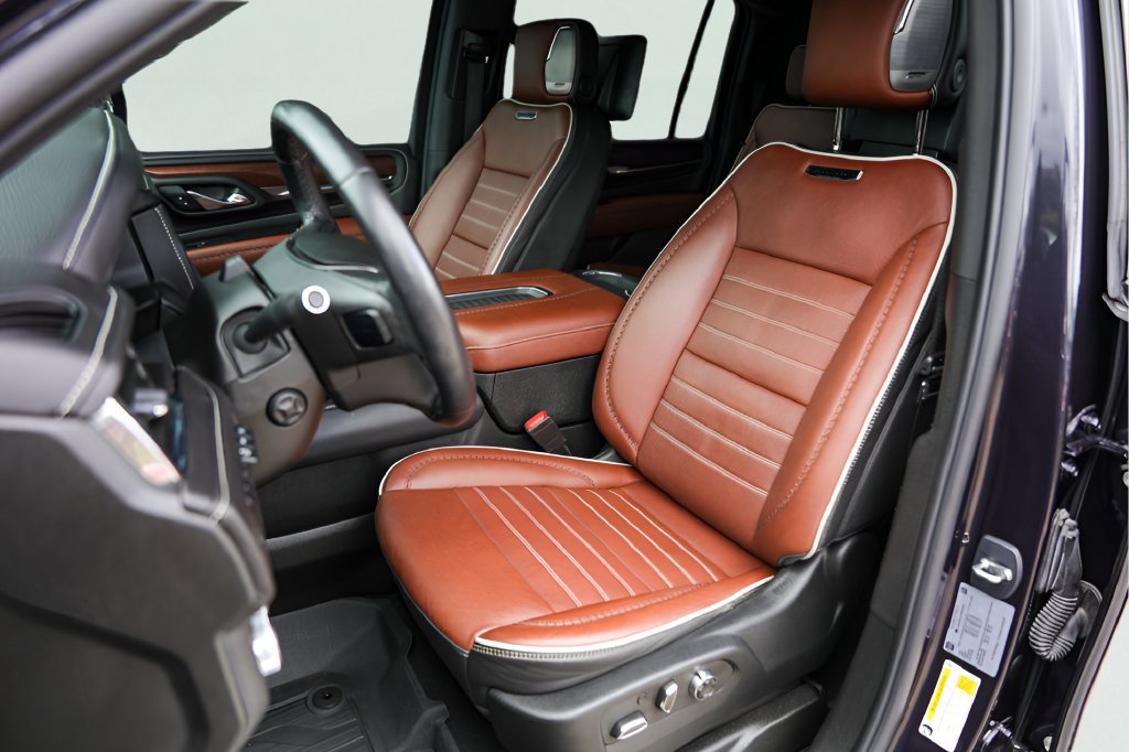 Used 2023 GMC Yukon XL Denali Ultimate w/ LPO, Floor Liner Package AWD/4WD image 9