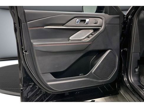 Used 2025 Ford Explorer ST image 25